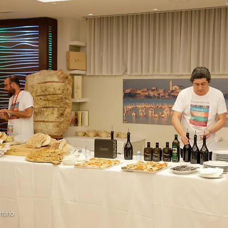 Hotel Corona Отель