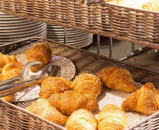 Hotel Corona Отель Сан-Джованни-Ротондо