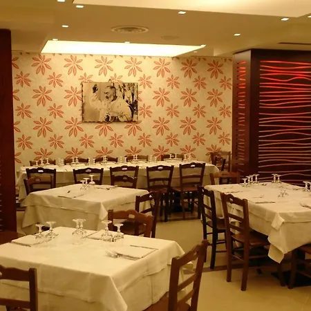 Hotell Hotel Corona 3*