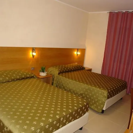酒店 Hotel Corona 3*