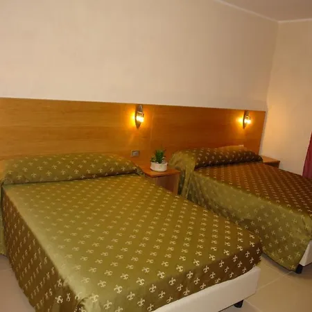 酒店 Hotel Corona 3*