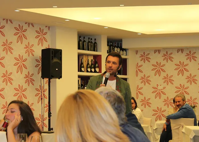 Отель Hotel Corona Сан-Джованни-Ротондо